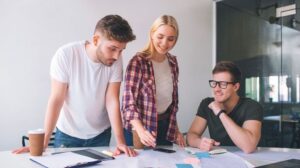 Blogger Review Produk: Kisah Nyata Blogger Indonesia Membantu Konsumen Memilih Produk dengan Tepat