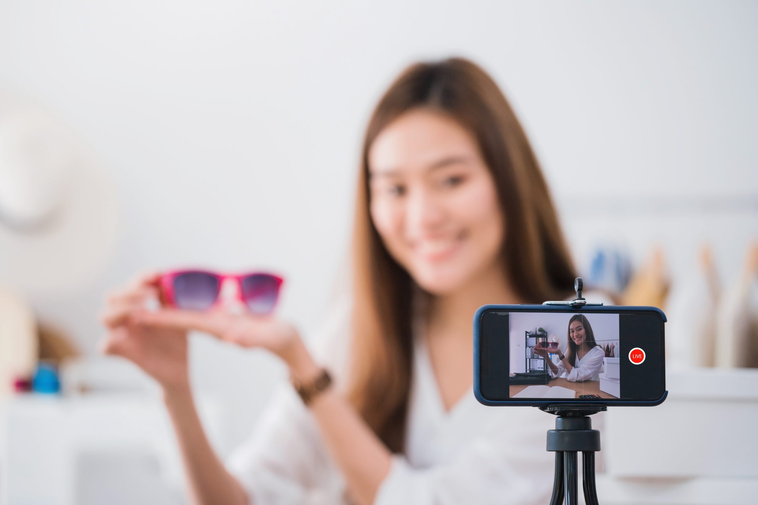 Meningkatkan Daya Saing Bisnis Online dengan Review Produk oleh Blogger sebagai Strategi Pemasaran yang Terbukti Efektif